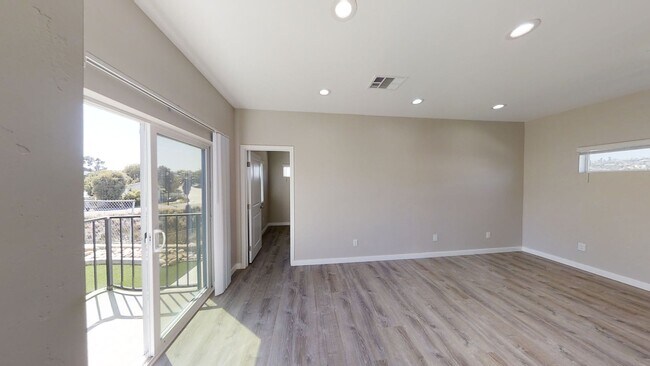 Building Photo - 4 BD House!