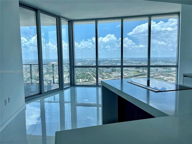Foto del edificio - 851 NE 1st Ave