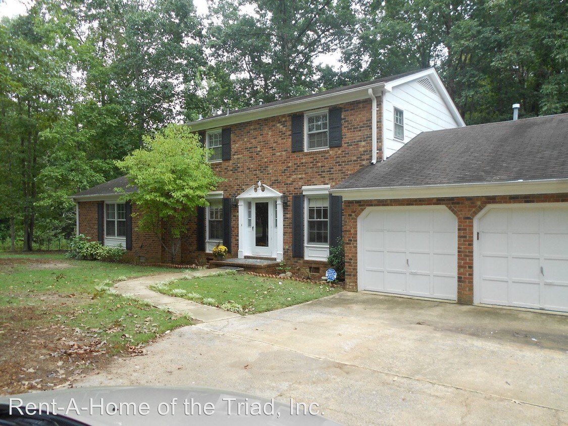 3 br, 2.5 bath House 4300 Harwood Road House Rental in Greensboro