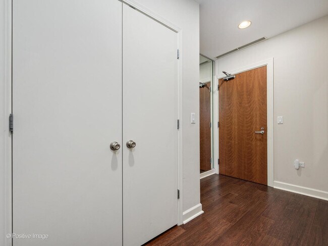 Foto del edificio - 1335 S Prairie Ave