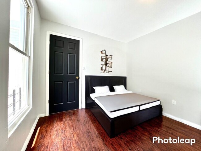 Foto del edificio - 704 Monroe St