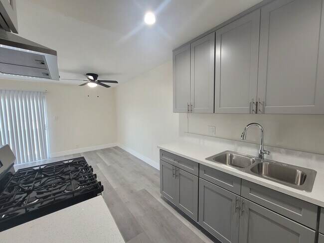 Building Photo - 14609 Saticoy St