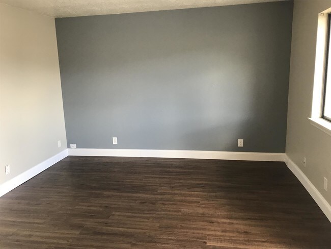 Foto del edificio - 11912 Indian School Rd NE