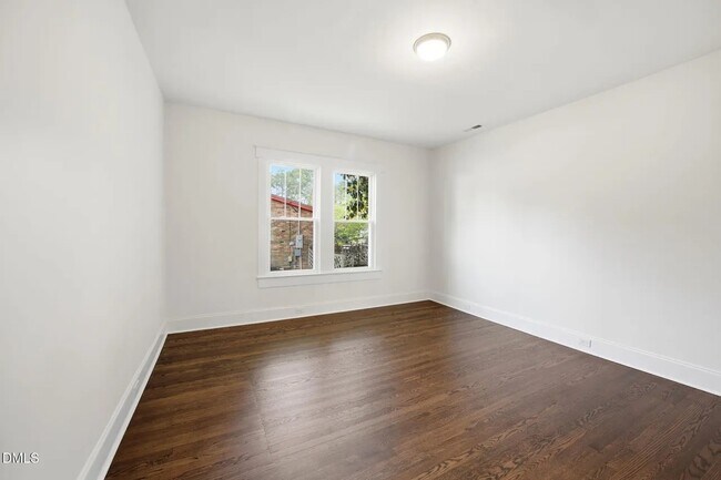Foto del edificio - 611 W Pearsall St