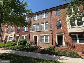 Building Photo - 233 Parkview Ave