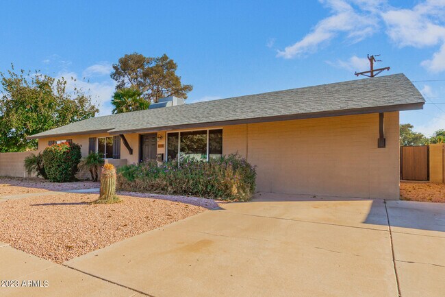 Foto del edificio - 2239 N 82nd St