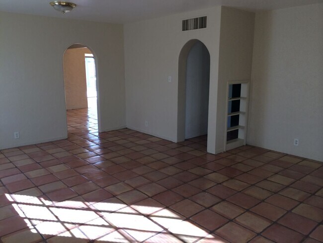Building Photo - Roomy 6-Bedroom Home with Pool Available J...