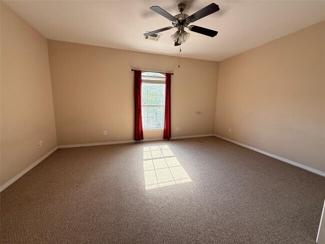 Foto del edificio - 815 Sterling Creek Cir