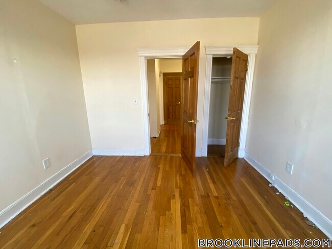 Foto del edificio - 364 Riverway