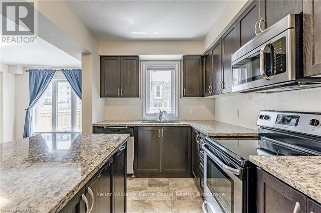 Building Photo - 166 Summit Ridge Dr