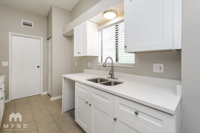 Foto del edificio - 12418 Hidden Brook Dr