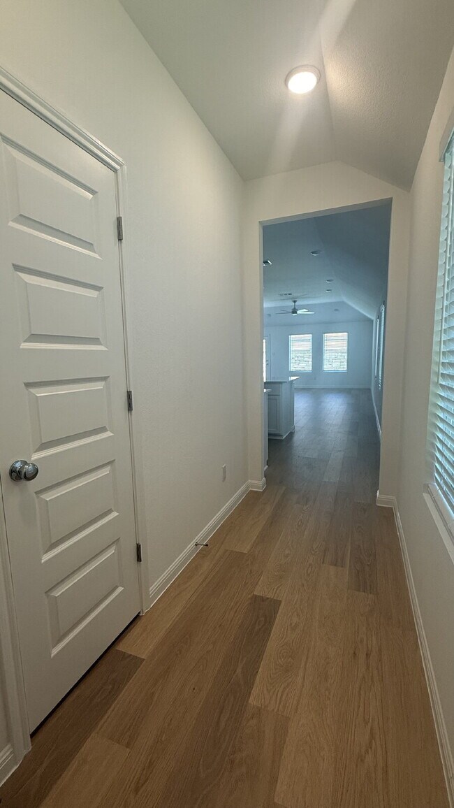 Building Photo - Beautiful, brand new four bedroom, two bathroom home for rent!