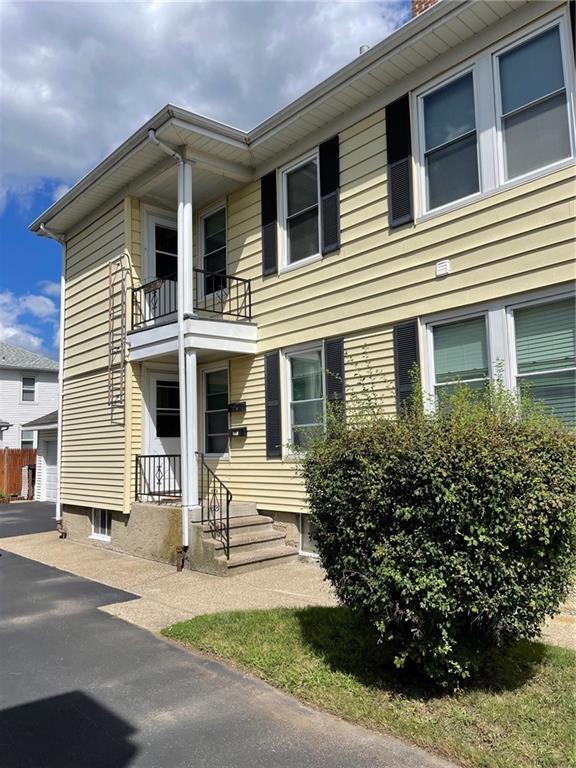 208 Norfolk Ave Unit 2R, Pawtucket, RI 02861 Room for Rent in