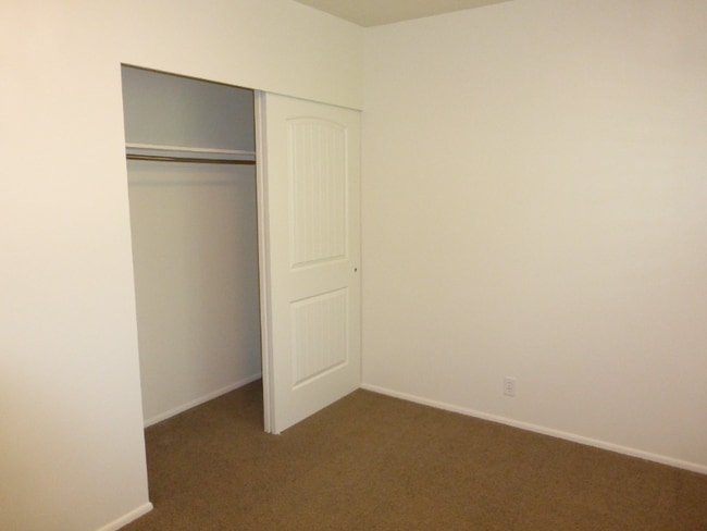 Building Photo - 475 N St E