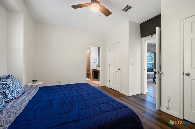 Building Photo - 2225 Royal Gate Dr