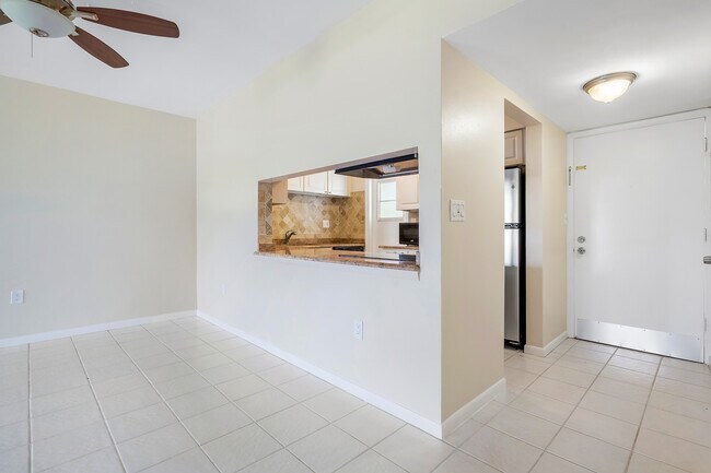 Foto del edificio - 2760 Banyan Rd