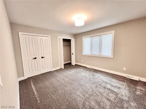 Building Photo - 704 Echo Dr