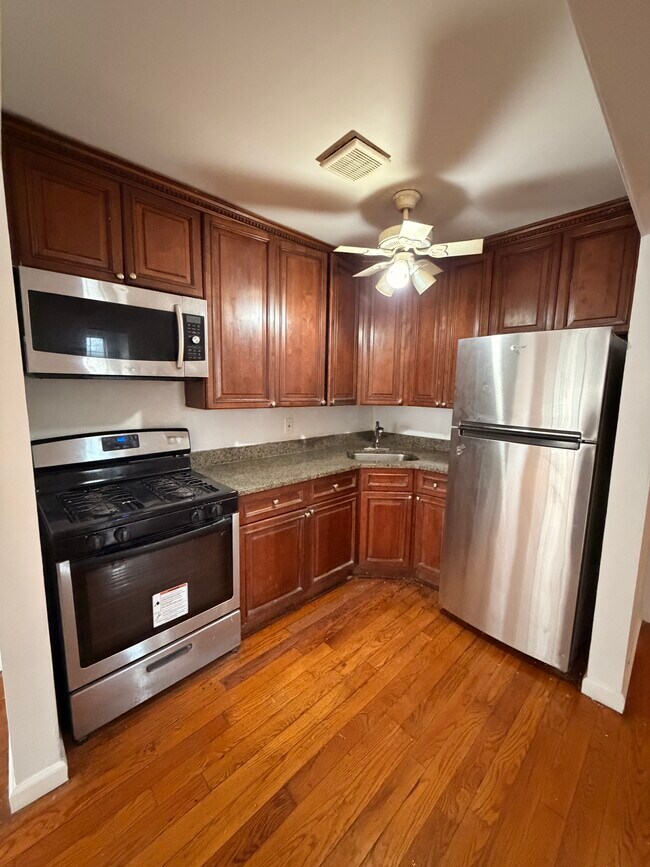 Photo - 600 Thwaites Pl Apartment