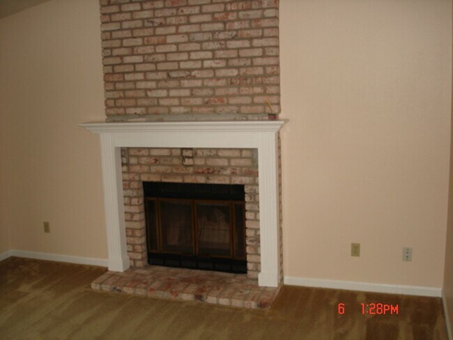 Foto del edificio - 626 Kinglet St