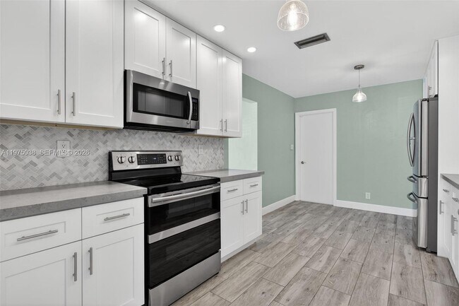 Foto del edificio - 7613 NW 67th Ave