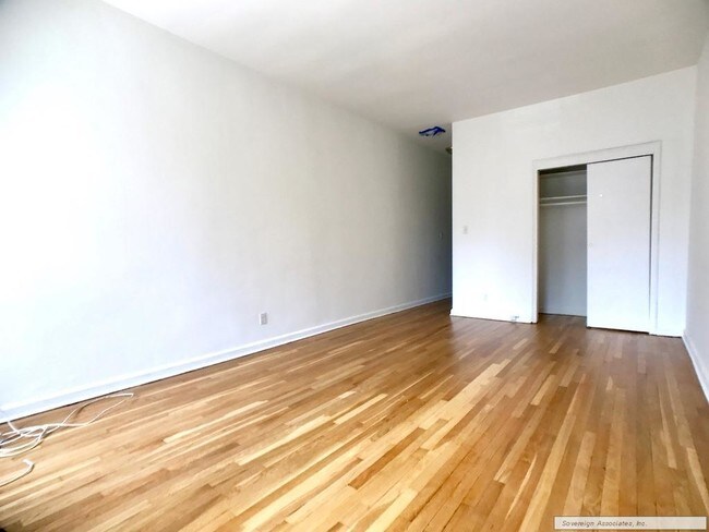 Building Photo - 1681 1st Ave