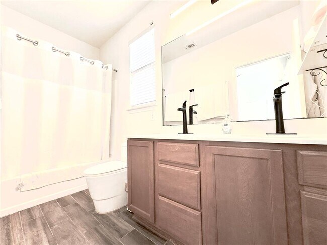 Building Photo - 6117 Toye Dr