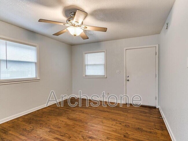 Building Photo - 630 Villa Dr