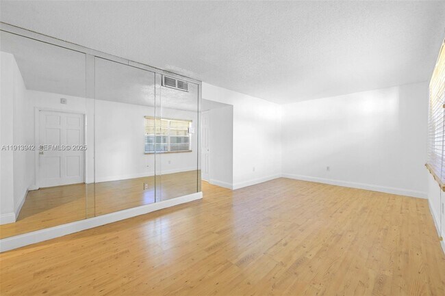 Foto del edificio - 415 NE 2nd St