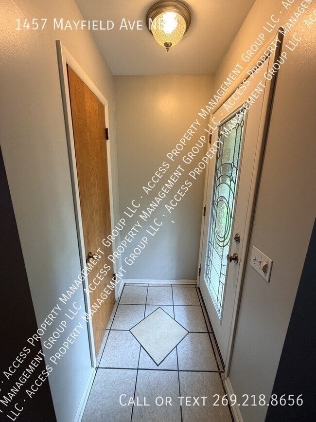 Foto del edificio - 1457 Mayfield Ave NE