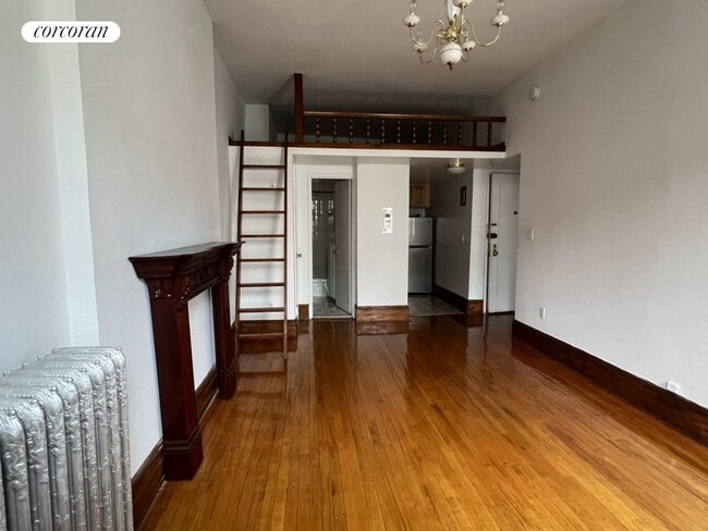 Building Photo - 119 W 75th St