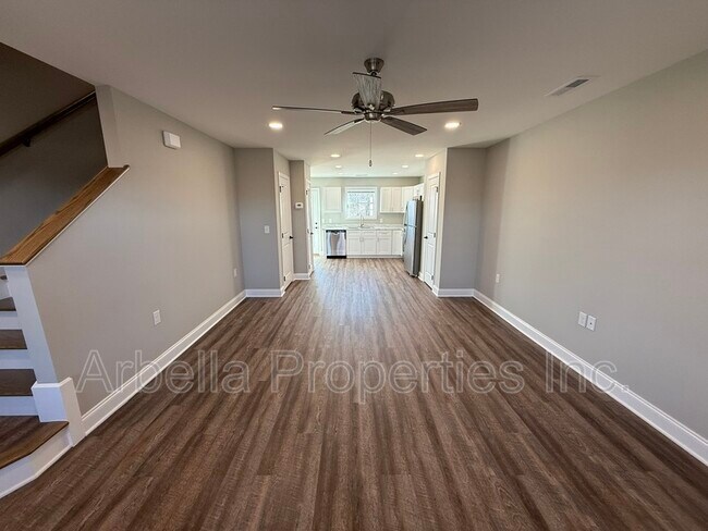 Foto del edificio - 127 Adams and Corby Rd