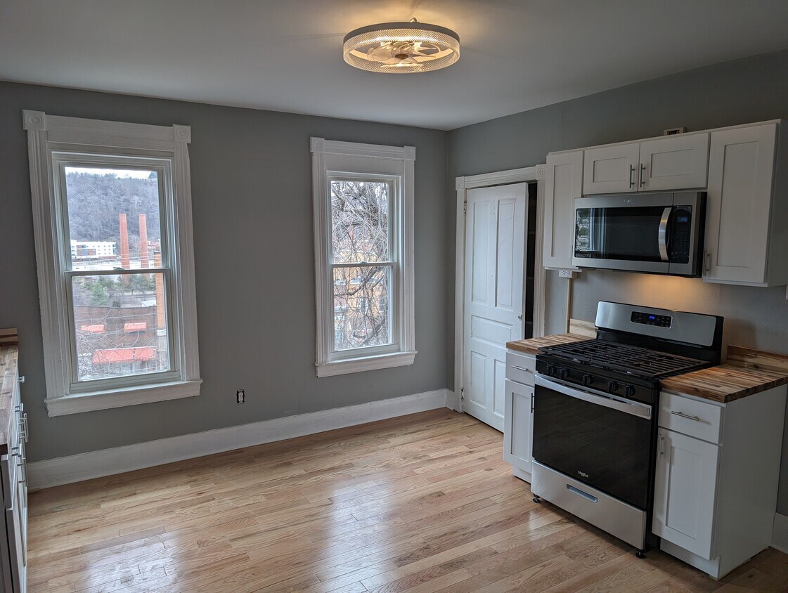 kitchen - 313 Walnut St