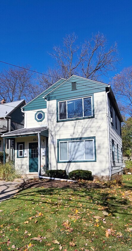 Foto principal - 606 W Summit St