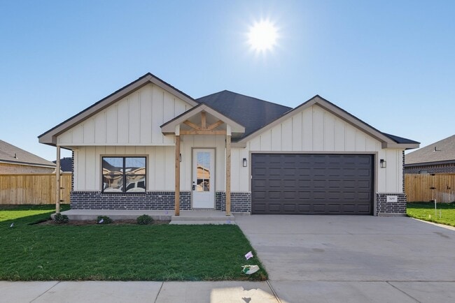 Building Photo - 7659 Lake Ridge Pky