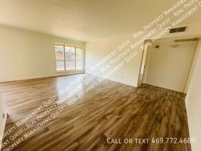 Building Photo - 10552 High Hollows Dr