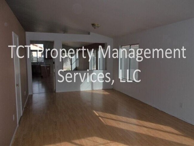 Building Photo - Great 4 Bedroom Home In Chandler!
