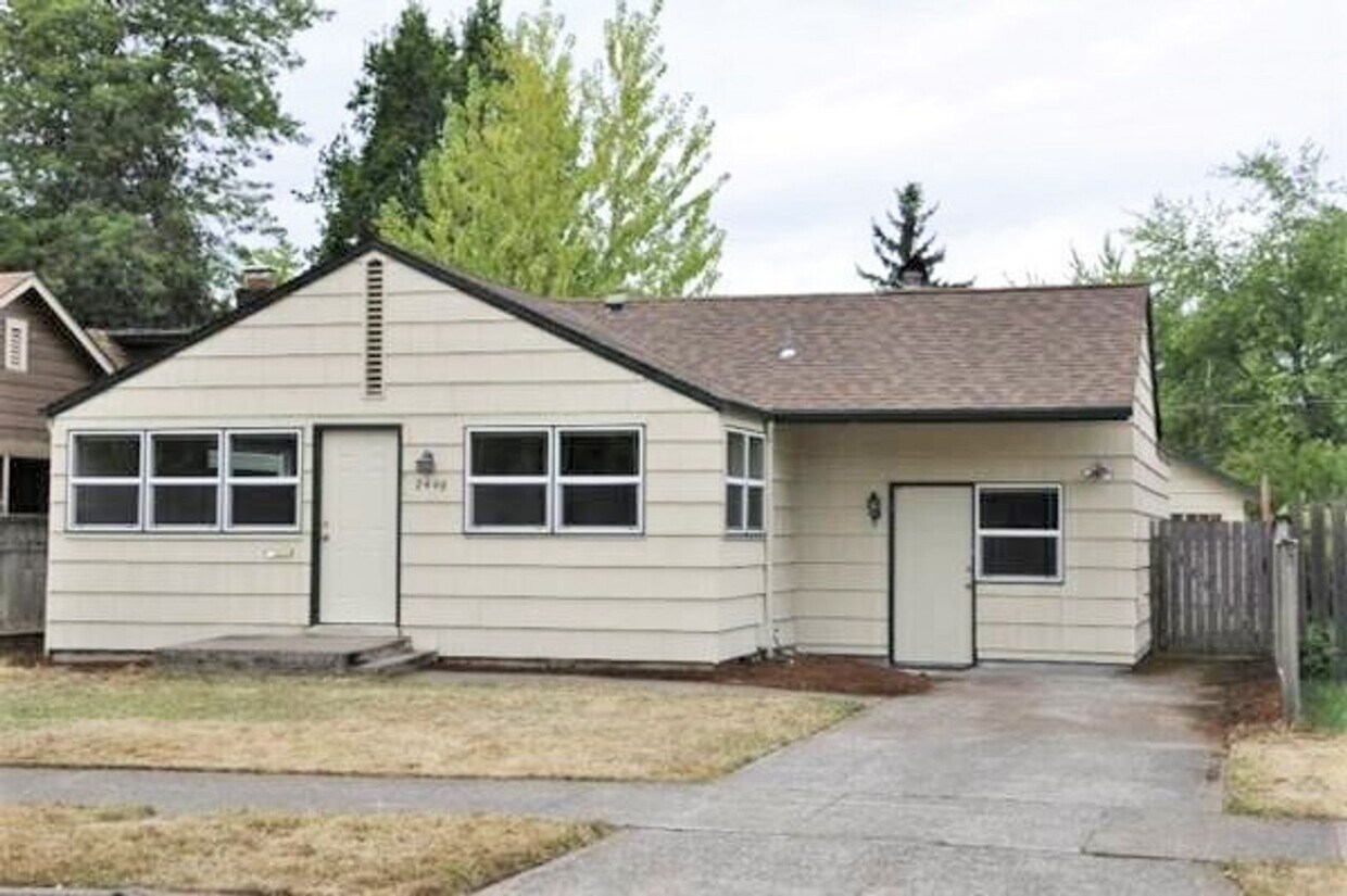 Primary Photo - Spacious 5 bed/2 bath South Campus home wi...
