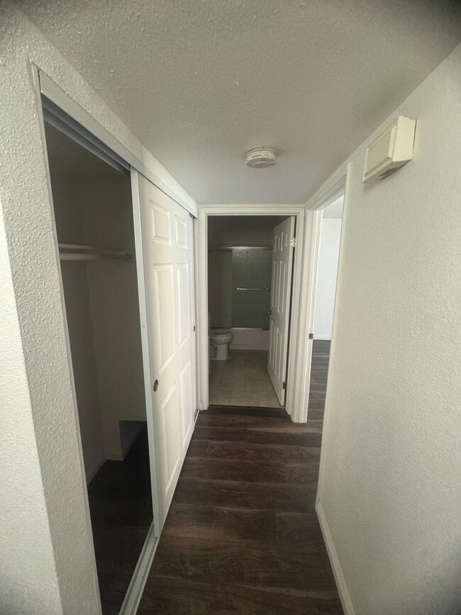 Building Photo - Amazing Deal 1 Bed 1 Bath for Rent Orange ...