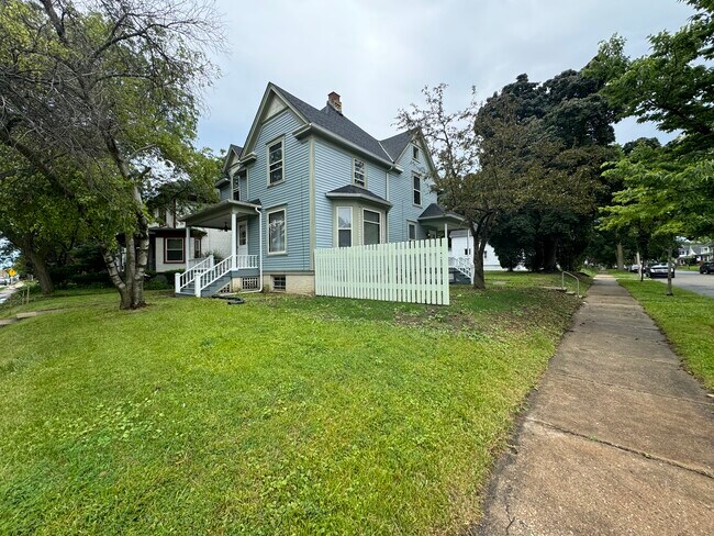 Side of home - 2321 Washington Ave