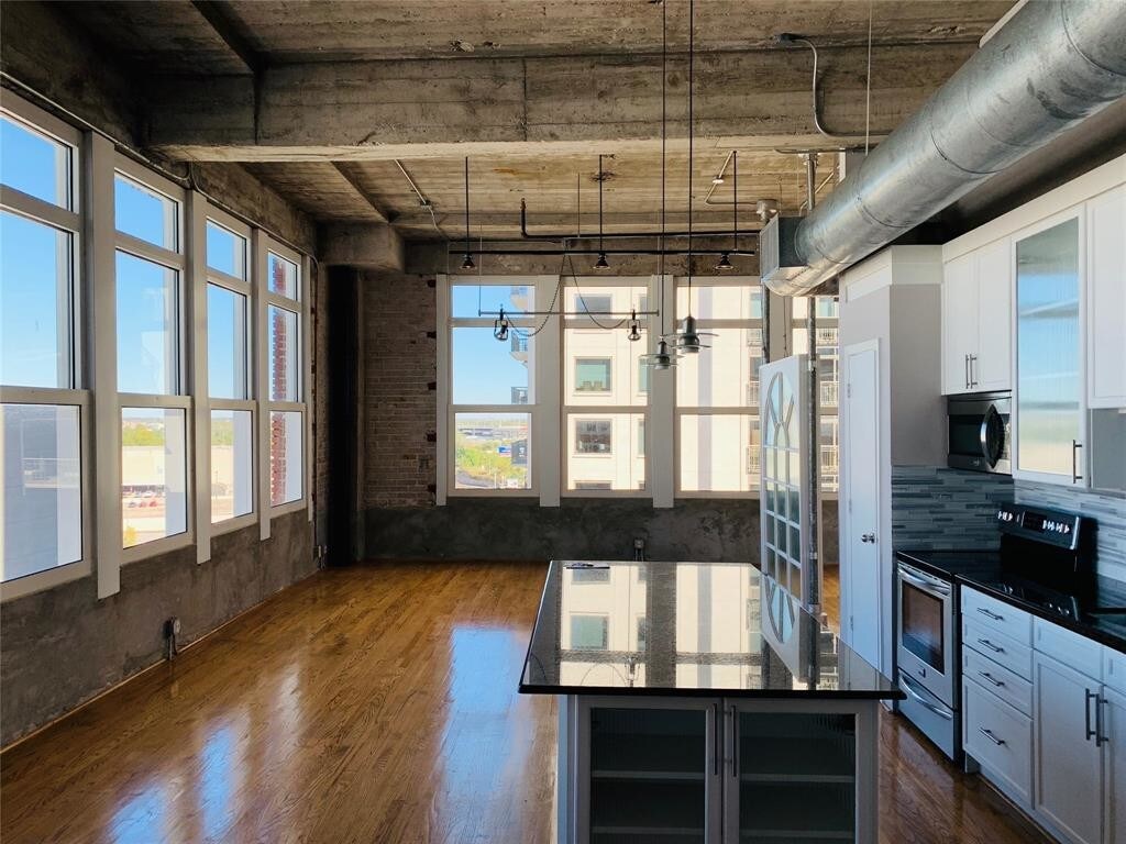 Foto principal - 401 Louisiana St