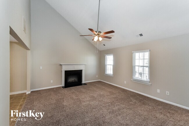 Building Photo - 5465 Rock Lake Dr