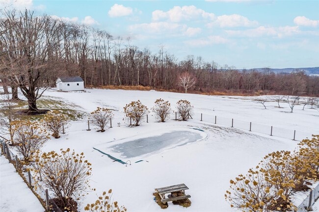 Building Photo - 159 Old Quaker Hill Rd