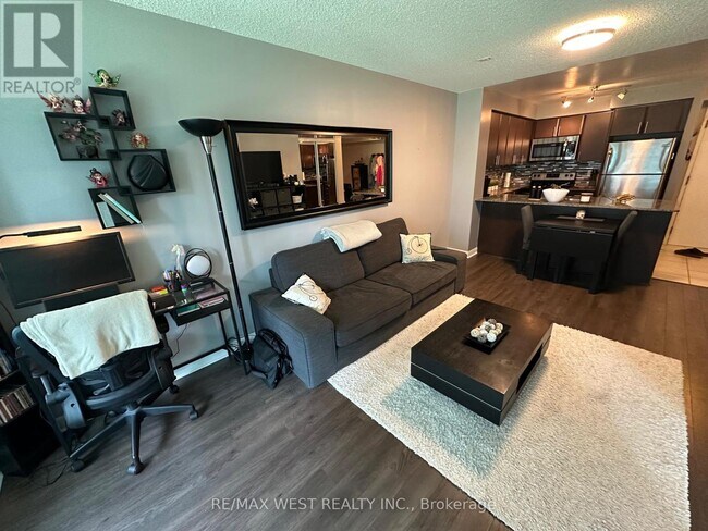 Photo du bâtiment - 525-525 Wilson Ave