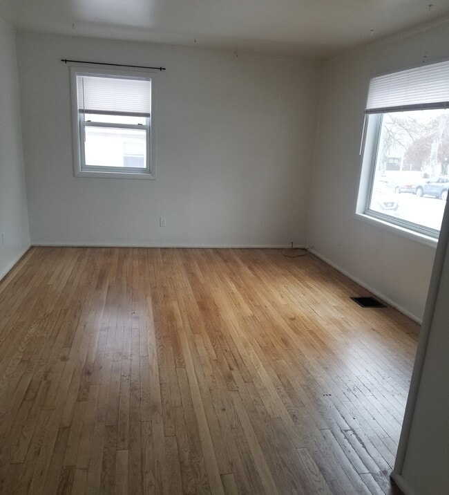 Livingroom - 918 8th Ave