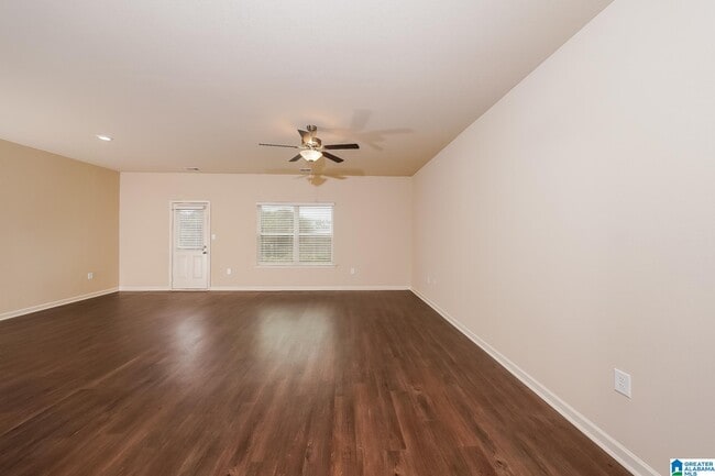 Building Photo - 519 Clover Cir