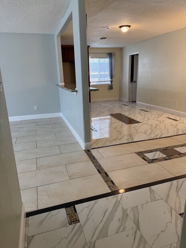 Foto del edificio - Tracy 4 Bedroom 2 Bathroom Home with a pool