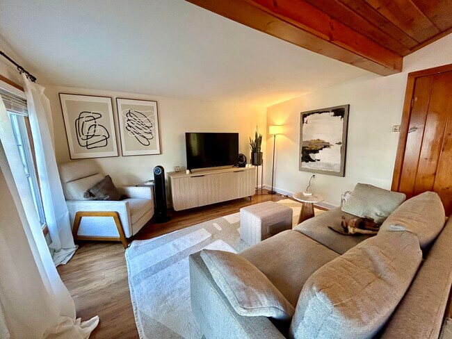 Foto del edificio - 521 Sullivan Way