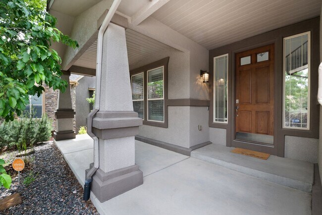 Foto del edificio - Elegant Mountain-View Retreat in Stone Cro...