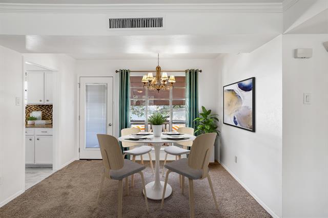 Foto del edificio - 10580 High Hollows Dr