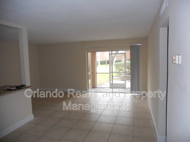 Building Photo - 492 Banyon Tree Cir